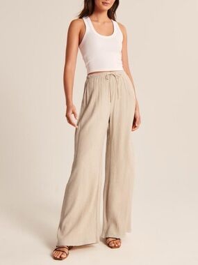 Abercrombie & Fitch Crinkle Textured
Pull-On Wide Leg Pant